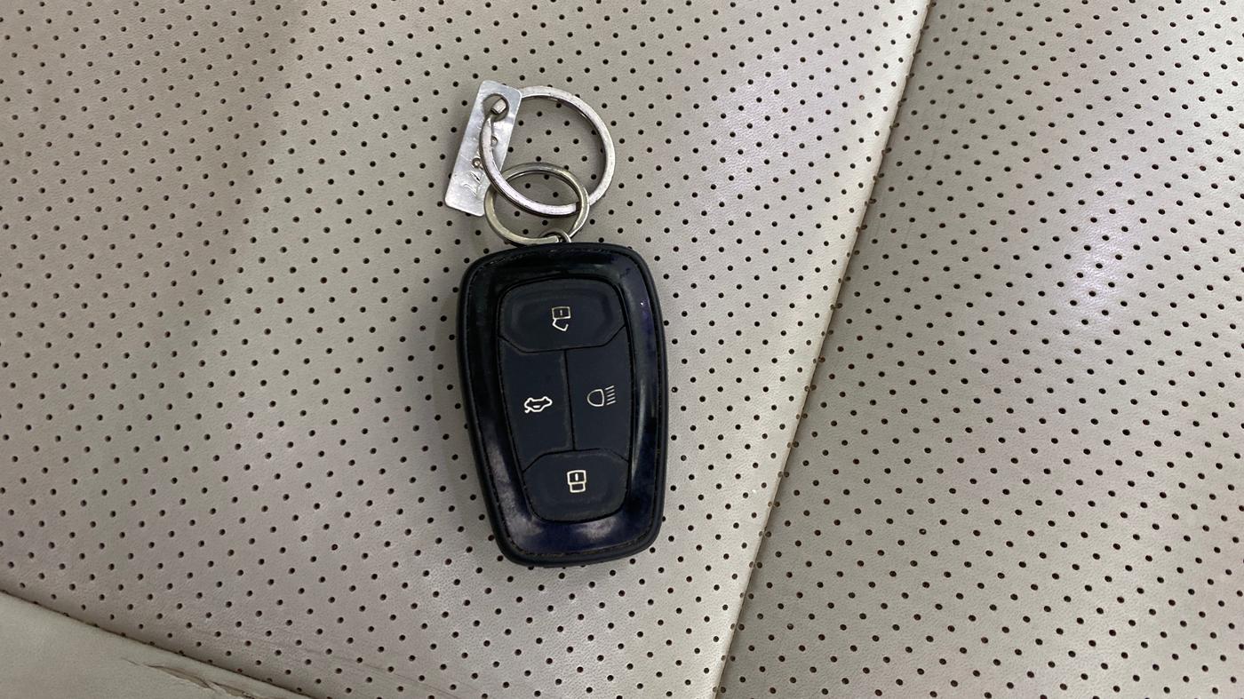 2021 Tata Safari XTA PLUS, Diesel, Automatic, 95,439 km, Key Close Up