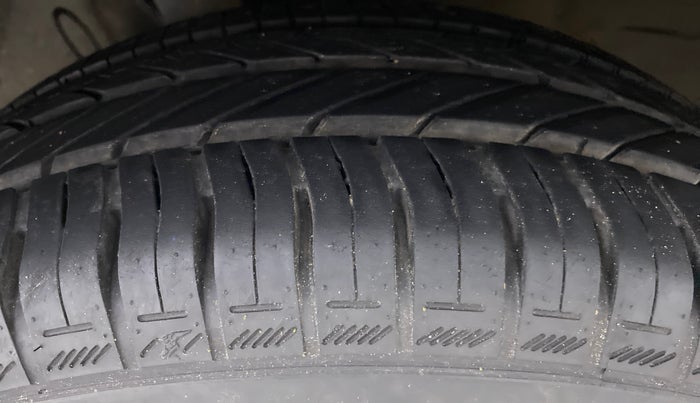 2013 Hyundai i20 SPORTZ 1.2 VTVT, Petrol, Manual, 30,823 km, Left Front Tyre Tread