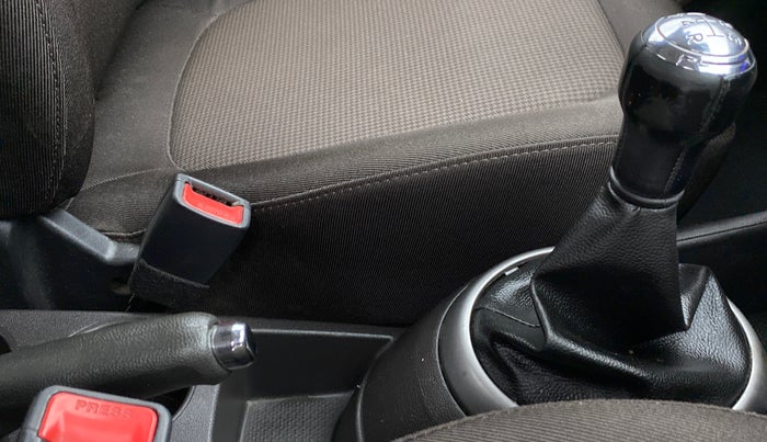 2013 Hyundai i20 SPORTZ 1.2 VTVT, Petrol, Manual, 30,823 km, Gear Lever