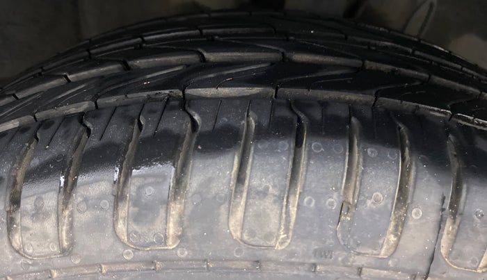 2013 Hyundai i20 SPORTZ 1.2 VTVT, Petrol, Manual, 30,823 km, Right Front Tyre Tread