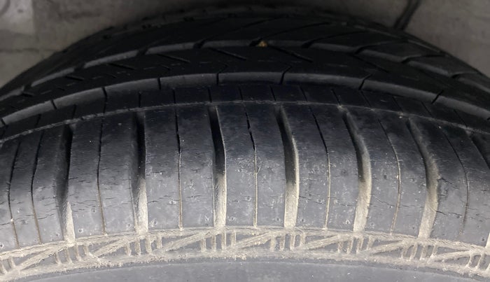 2013 Hyundai i20 SPORTZ 1.2 VTVT, Petrol, Manual, 30,823 km, Right Rear Tyre Tread