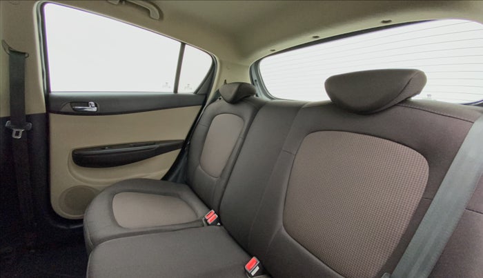 2013 Hyundai i20 SPORTZ 1.2 VTVT, Petrol, Manual, 30,823 km, Right Side Rear Door Cabin