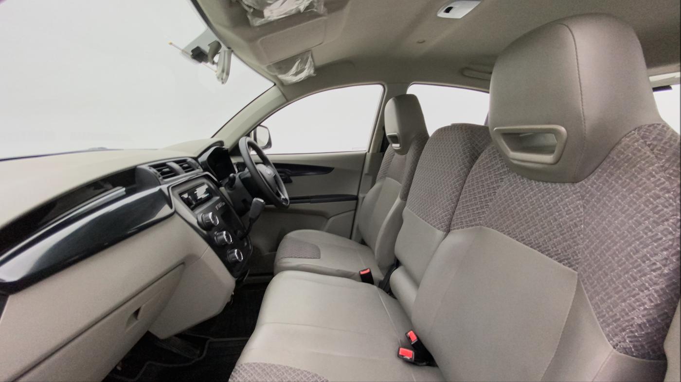 2017 Mahindra Kuv100 K4 6 STR, Petrol, Manual, 22,895 km, Right Side Front Door Cabin