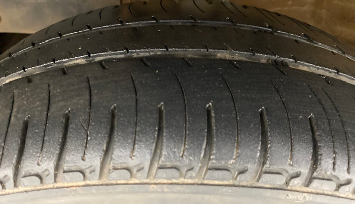 2017 Mahindra Kuv100 K4 6 STR, Petrol, Manual, 22,895 km, Left Front Tyre Tread