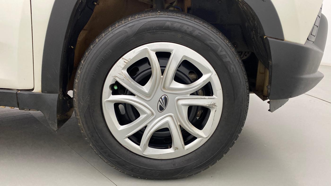 2017 Mahindra Kuv100 K4 6 STR, Petrol, Manual, 22,895 km, Right Front Wheel