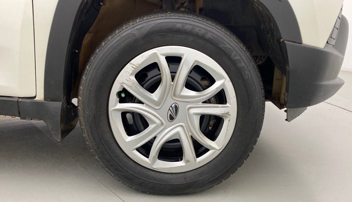 2017 Mahindra Kuv100 K4 6 STR, Petrol, Manual, 22,895 km, Right Front Wheel