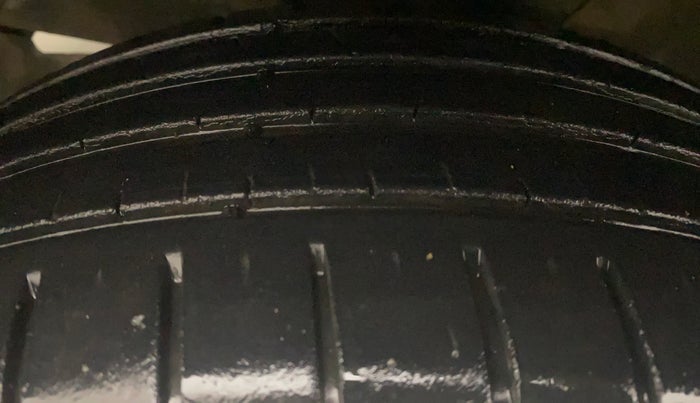 2015 Maruti Baleno ALPHA PETROL 1.2, Petrol, Manual, 43,290 km, Left Front Tyre Tread