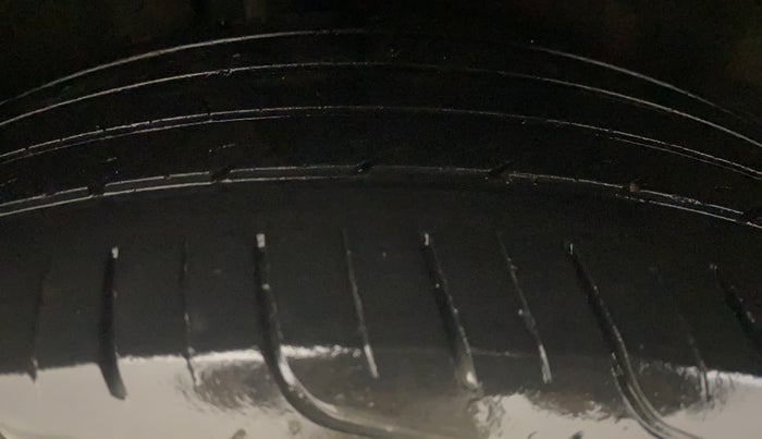 2015 Maruti Baleno ALPHA PETROL 1.2, Petrol, Manual, 43,290 km, Right Rear Tyre Tread