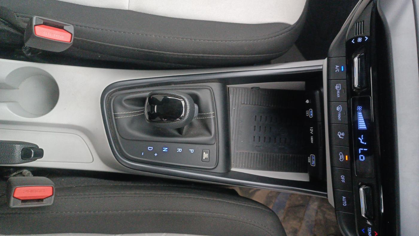 2024 Hyundai NEW I20 Sportz (O) 1.2 IVT, Petrol, Automatic, 9,611 km, Gear Lever