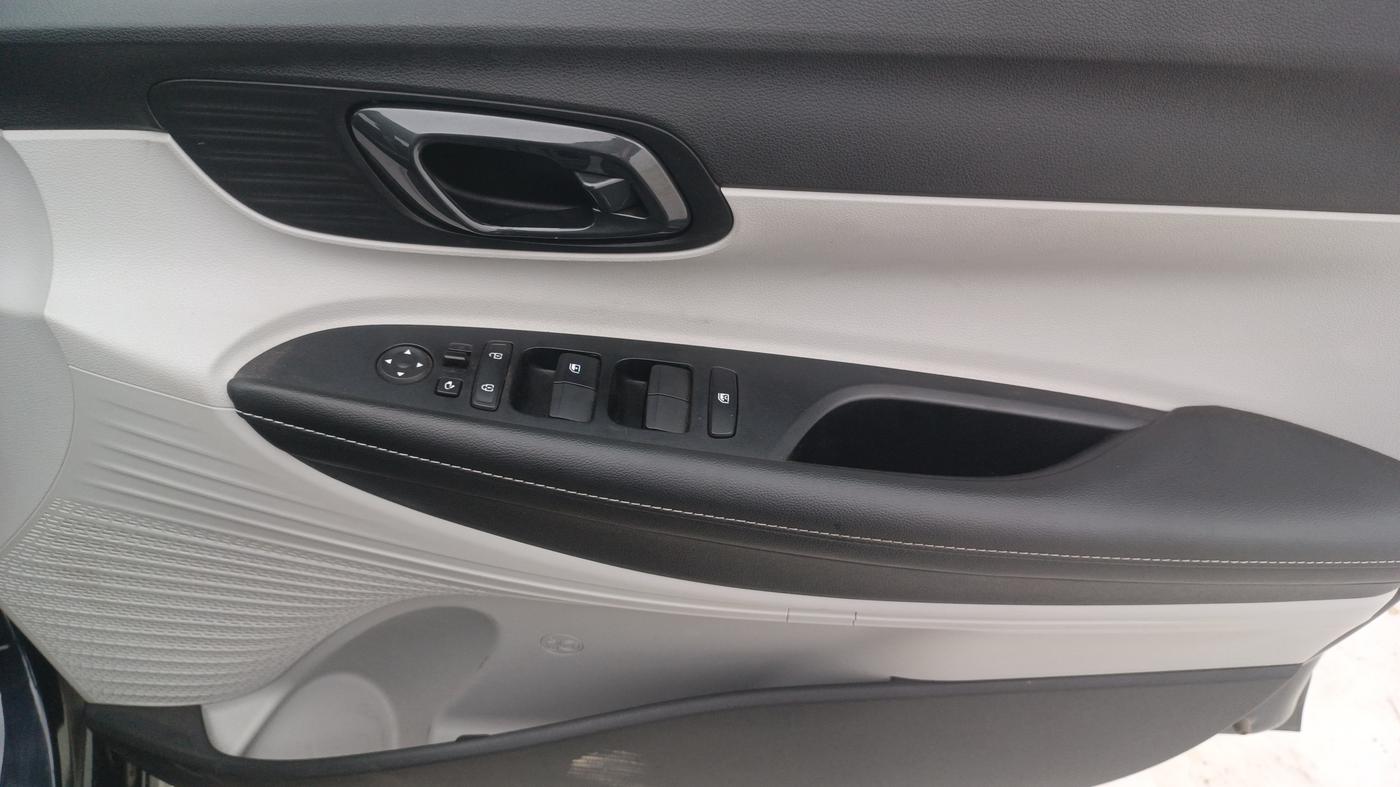 2024 Hyundai NEW I20 Sportz (O) 1.2 IVT, Petrol, Automatic, 9,611 km, Driver Side Door Panels Control