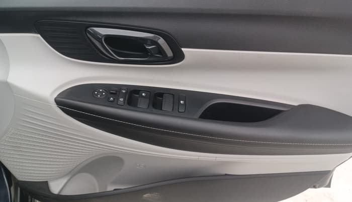 2024 Hyundai NEW I20 Sportz (O) 1.2 IVT, Petrol, Automatic, 9,611 km, Driver Side Door Panels Control