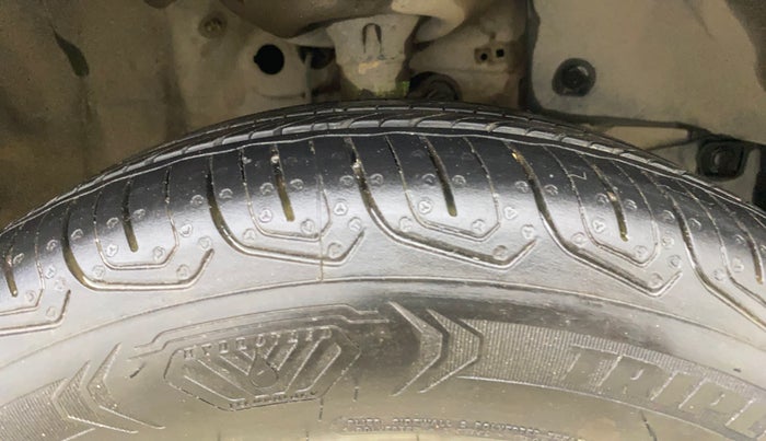 2013 Honda Brio V MT, Petrol, Manual, 22,673 km, Right Front Tyre Tread