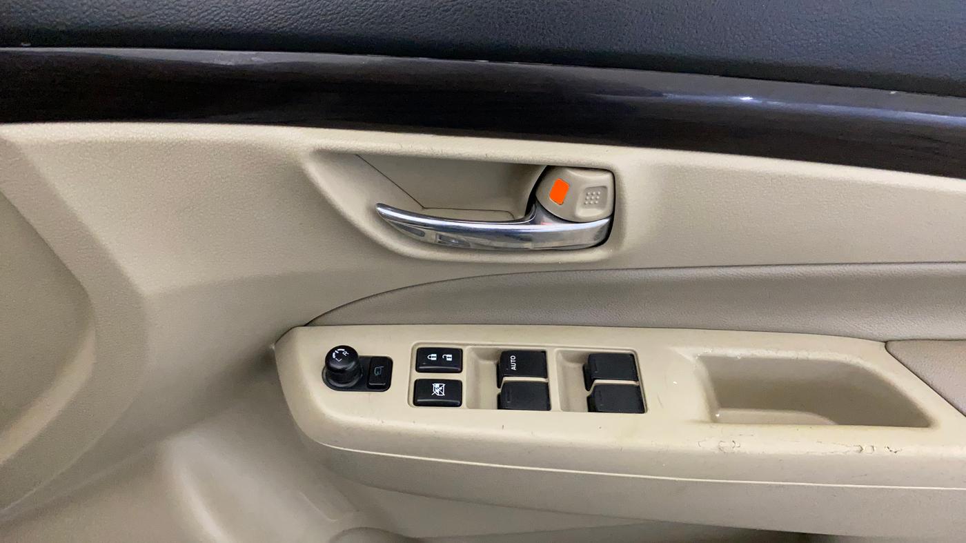 2017 Maruti Ciaz ZXI AT, Petrol, Automatic, 50 km, Driver Side Door Panels Control