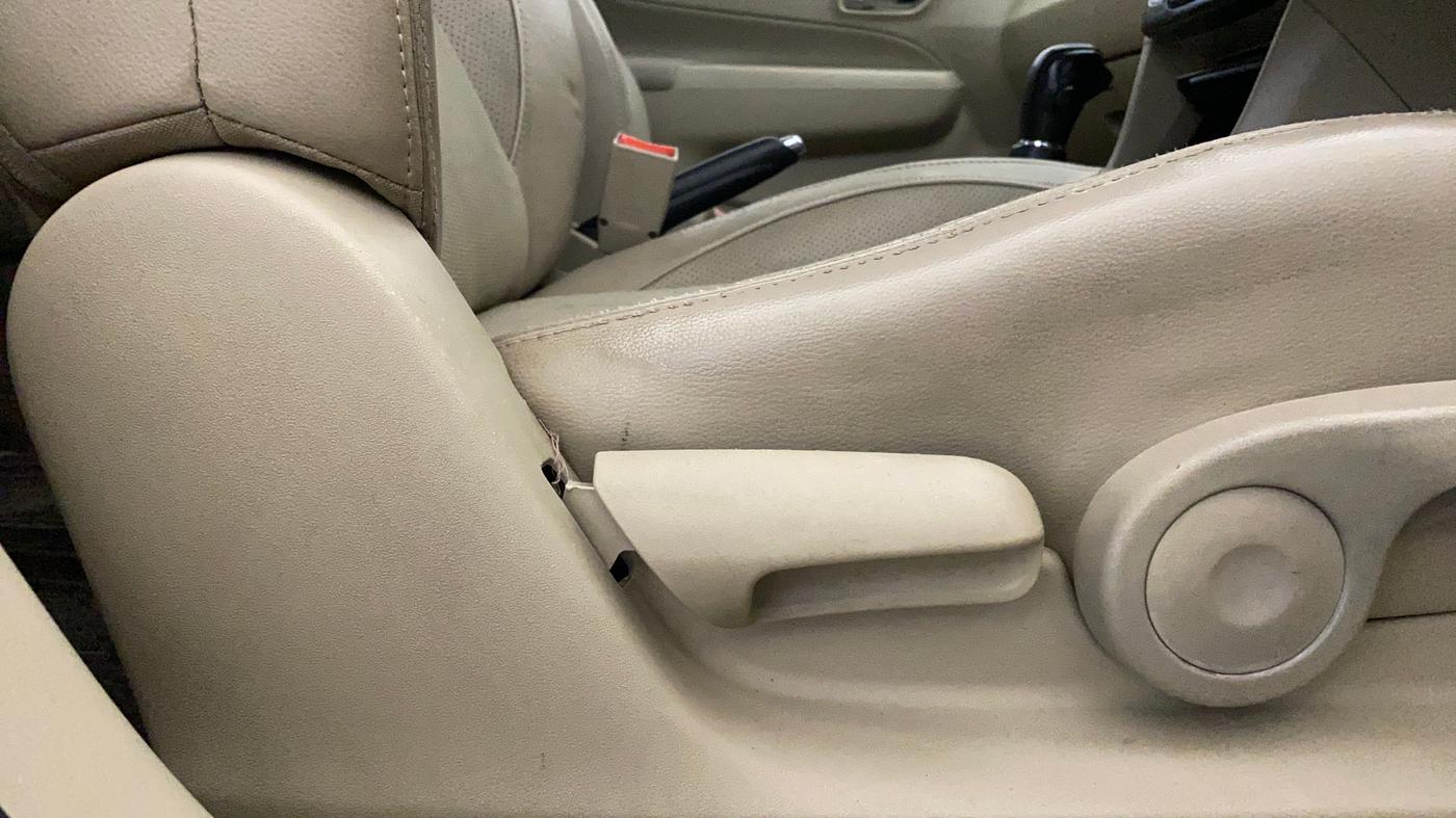 2017 Maruti Ciaz ZXI AT, Petrol, Automatic, 50 km, Driver Side Adjustment Panel