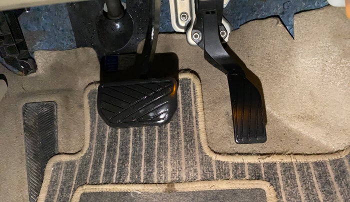 2017 Maruti Ciaz ZXI AT, Petrol, Automatic, 64,190 km, Pedals