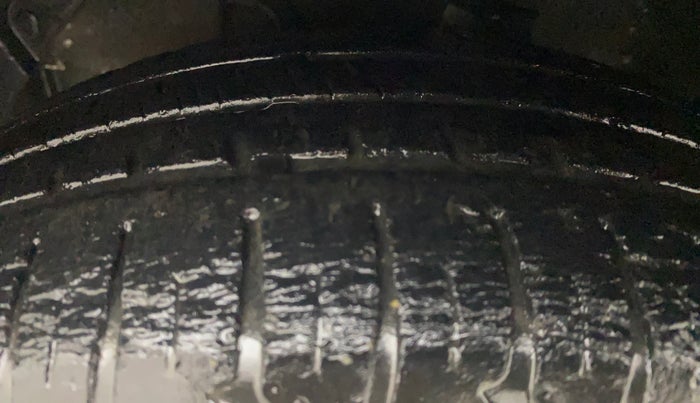 2017 Hyundai Grand i10 SPORTZ (O) 1.2 KAPPA VTVT, Petrol, Manual, 25,181 km, Left Front Tyre Tread