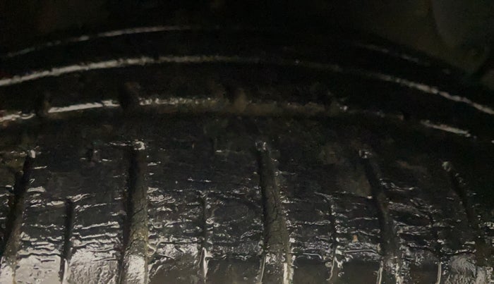 2017 Hyundai Grand i10 SPORTZ (O) 1.2 KAPPA VTVT, Petrol, Manual, 25,181 km, Right Front Tyre Tread