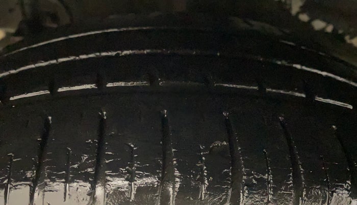 2017 Hyundai Grand i10 SPORTZ (O) 1.2 KAPPA VTVT, Petrol, Manual, 25,181 km, Right Rear Tyre Tread