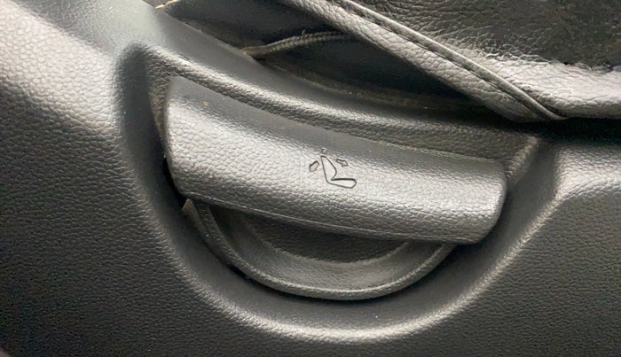 2017 Hyundai Grand i10 SPORTZ (O) 1.2 KAPPA VTVT, Petrol, Manual, 25,181 km, Driver Side Adjustment Panel