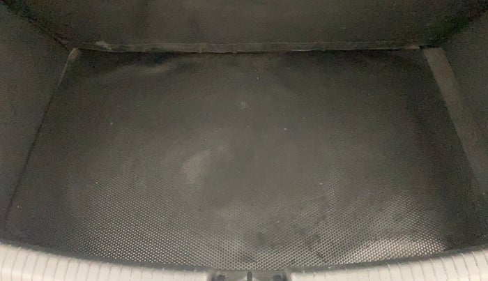 2017 Hyundai Grand i10 SPORTZ (O) 1.2 KAPPA VTVT, Petrol, Manual, 25,181 km, Boot Inside