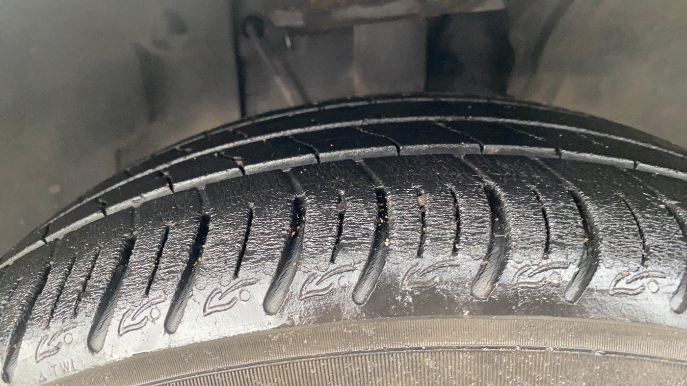2021 Tata ALTROZ XM PLUS PETROL, Petrol, Manual, 28,422 km, Right Front Tyre Tread