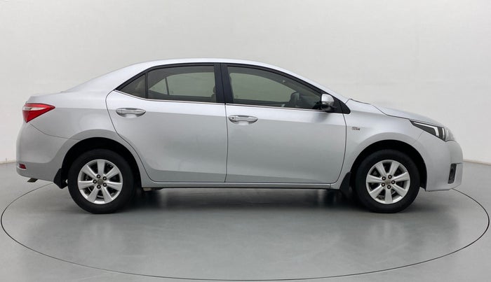 2015 Toyota Corolla Altis 1.8G LIMITED, Petrol, Manual, 95,726 km, Right Side View