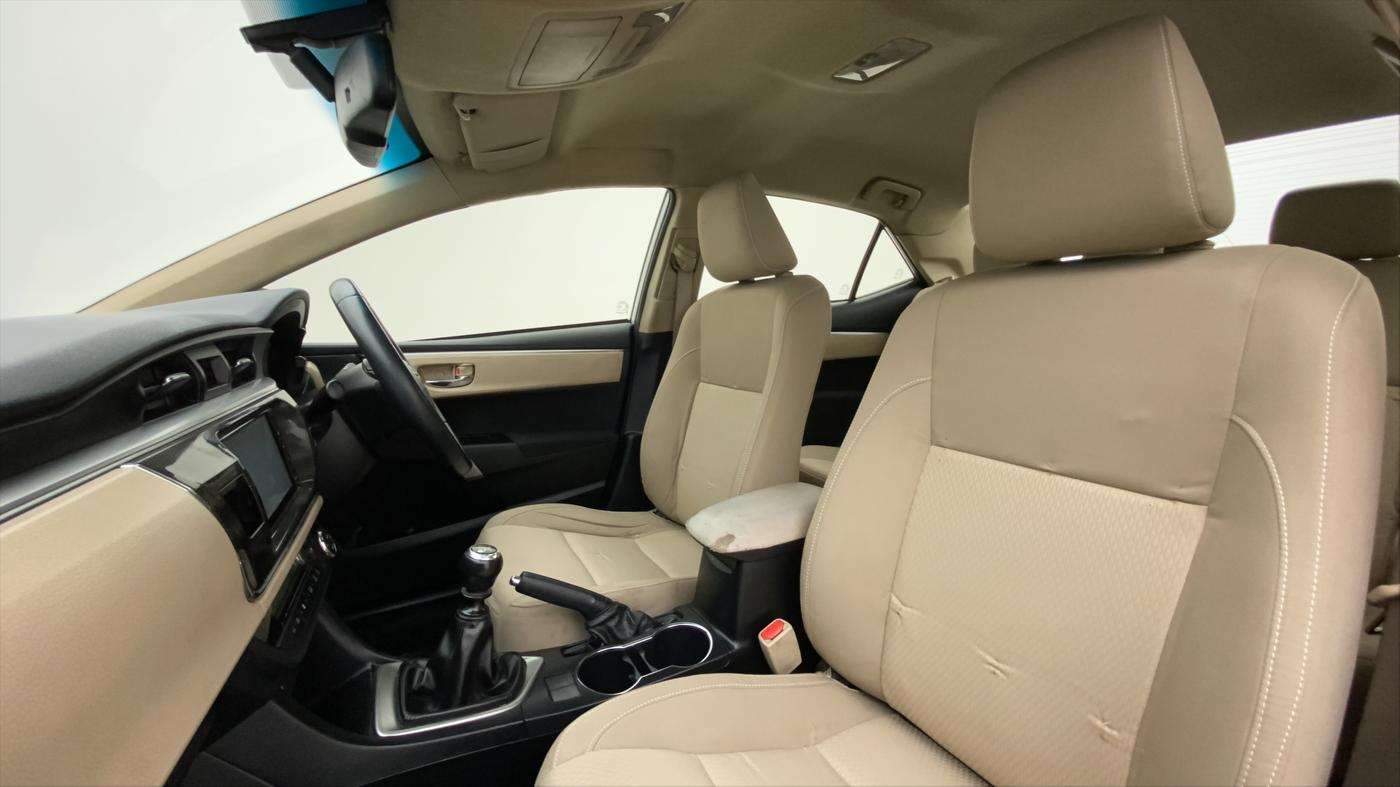 2015 Toyota Corolla Altis 1.8G LIMITED, Petrol, Manual, 95,726 km, Right Side Front Door Cabin