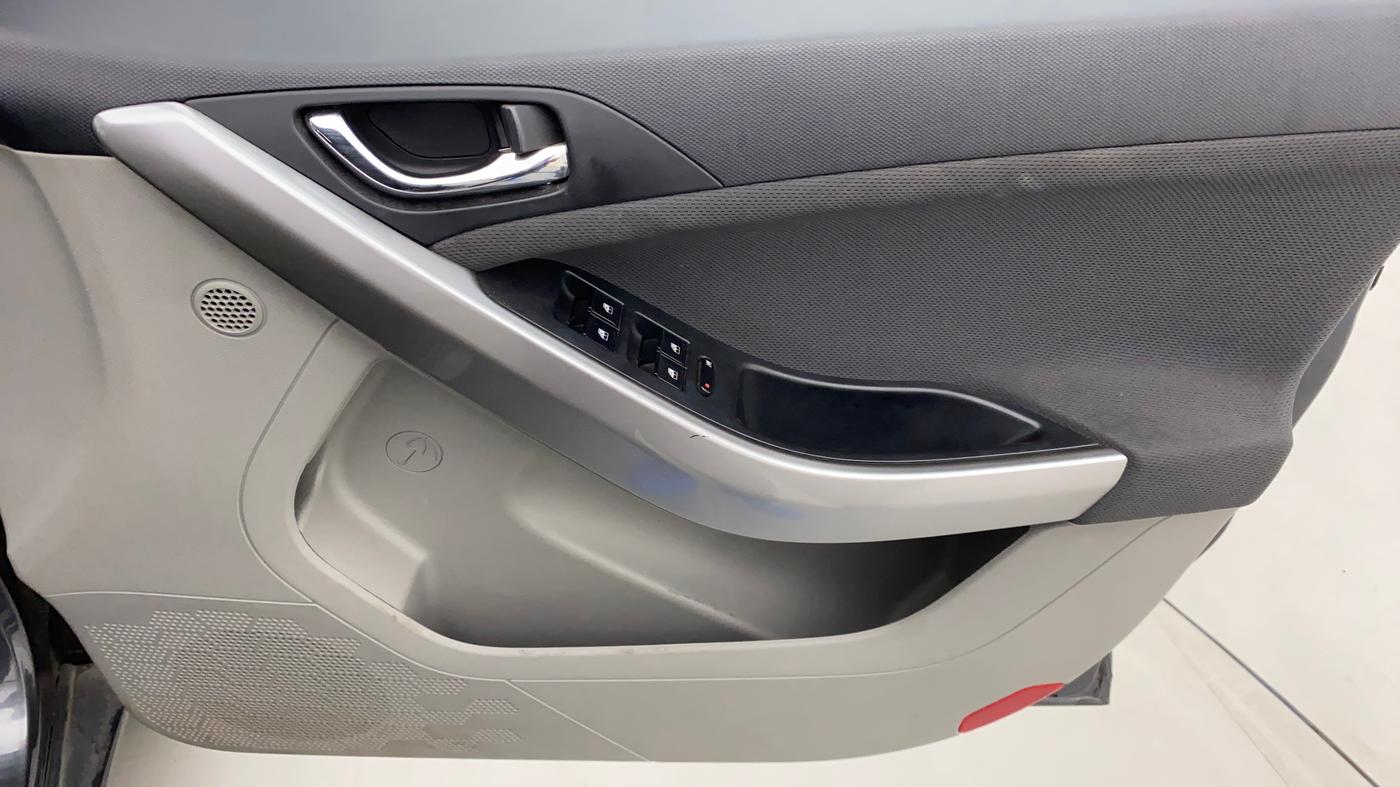 2018 Tata NEXON XZA PLUS DIESEL, Diesel, Automatic, 23,343 km, Driver Side Door Panels Control