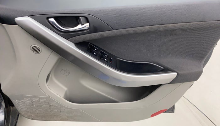 2018 Tata NEXON XZA PLUS DIESEL, Diesel, Automatic, 23,343 km, Driver Side Door Panels Control
