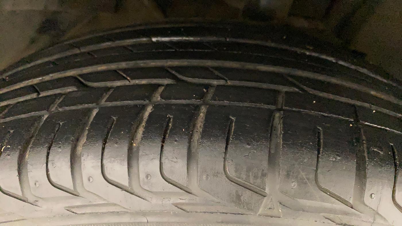 2018 Tata NEXON XZA PLUS DIESEL, Diesel, Automatic, 23,343 km, Right Front Tyre Tread
