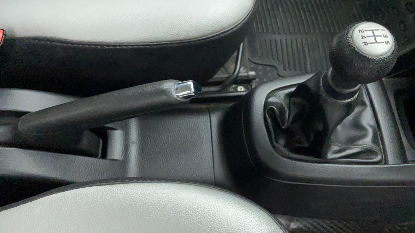 2015 Maruti Swift VXI D, Petrol, Manual, 24,053 km, Gear Lever