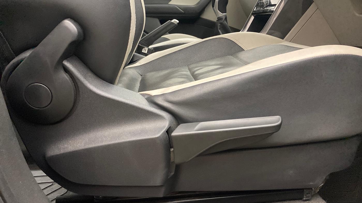 2022 Volkswagen TAIGUN TOPLINE 1.0 TSI MT, Petrol, Manual, 94,705 km, Driver Side Adjustment Panel