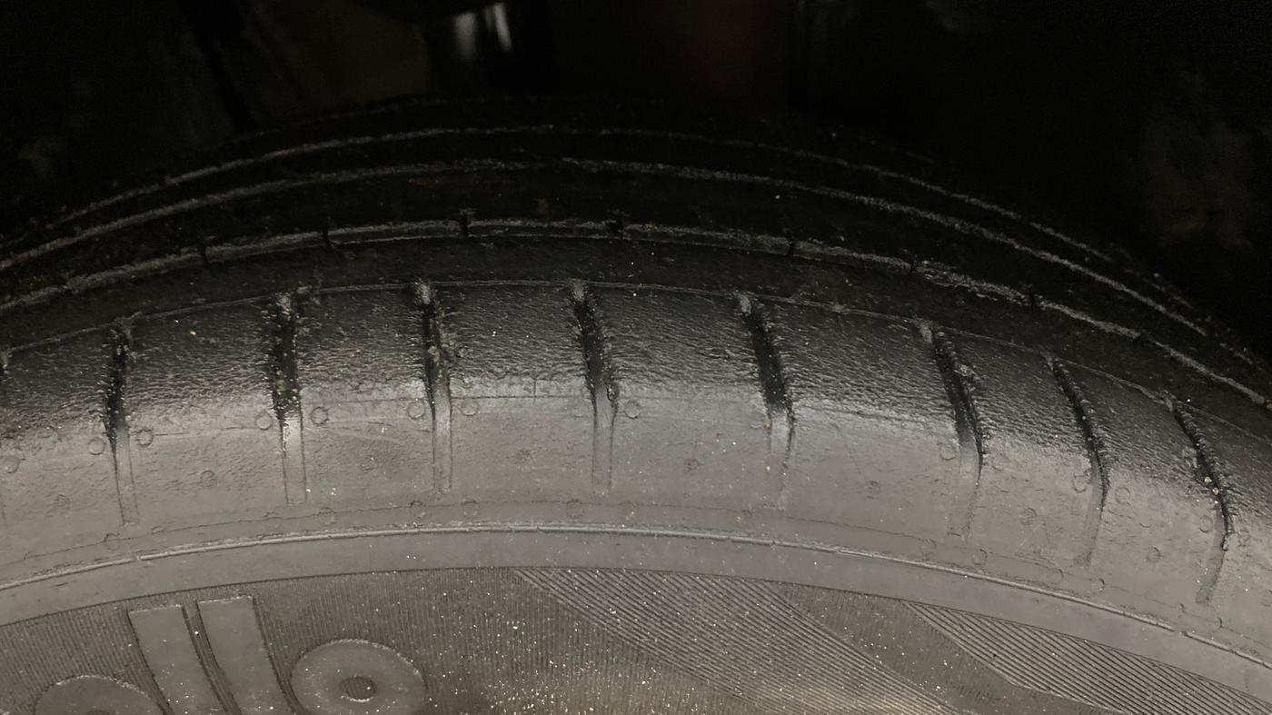 2022 Volkswagen TAIGUN TOPLINE 1.0 TSI MT, Petrol, Manual, 94,705 km, Right Front Tyre Tread