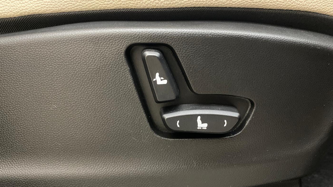 2023 MG HECTOR SHARP PRO 1.5 TURBO MT PETROL, Petrol, Manual, 22,280 km, Driver Side Adjustment Panel