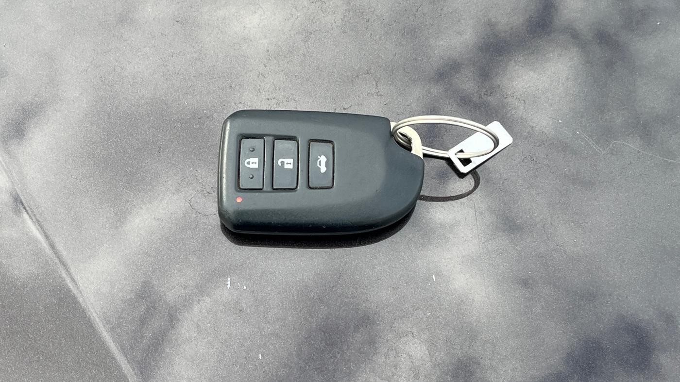 2020 Toyota YARIS G MT, Petrol, Manual, 1,31,271 km, Key Close Up