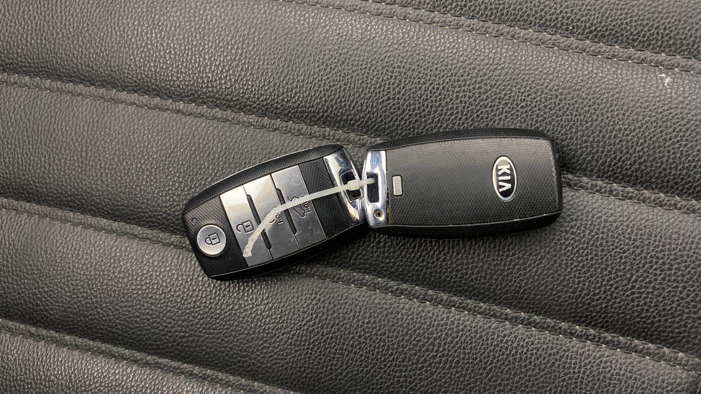 2020 KIA SONET HTX 1.0 IMT, Petrol, Manual, 1,18,575 km, Key Close Up