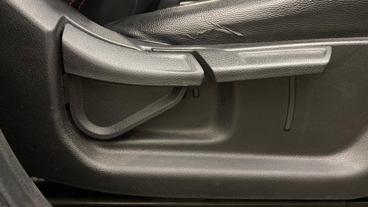 2020 KIA SONET HTX 1.0 IMT, Petrol, Manual, 1,18,575 km, Driver Side Adjustment Panel