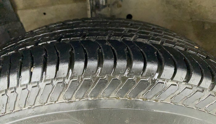 2013 Maruti Swift Dzire VXI, Petrol, Manual, 31,750 km, Left Front Tyre Tread