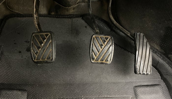 2013 Maruti Wagon R 1.0 LXI, CNG, Manual, 78,900 km, Pedals