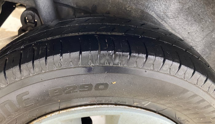 2013 Maruti Wagon R 1.0 LXI, CNG, Manual, 78,900 km, Right Rear Tyre Tread