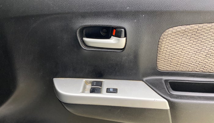 2013 Maruti Wagon R 1.0 LXI, CNG, Manual, 78,900 km, Driver Side Door Panels Control