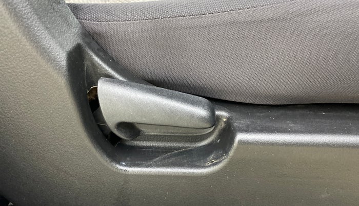 2013 Maruti Wagon R 1.0 LXI, CNG, Manual, 78,900 km, Driver Side Adjustment Panel