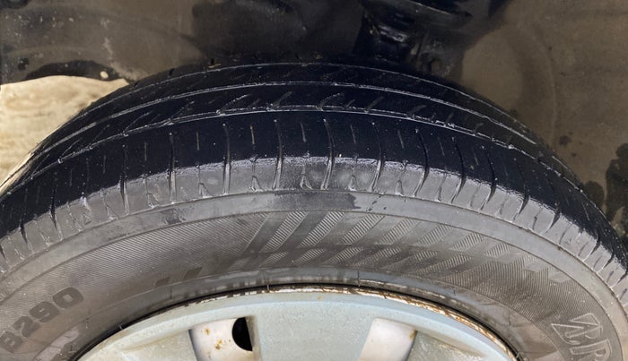 2013 Maruti Wagon R 1.0 LXI, CNG, Manual, 78,900 km, Left Front Tyre Tread