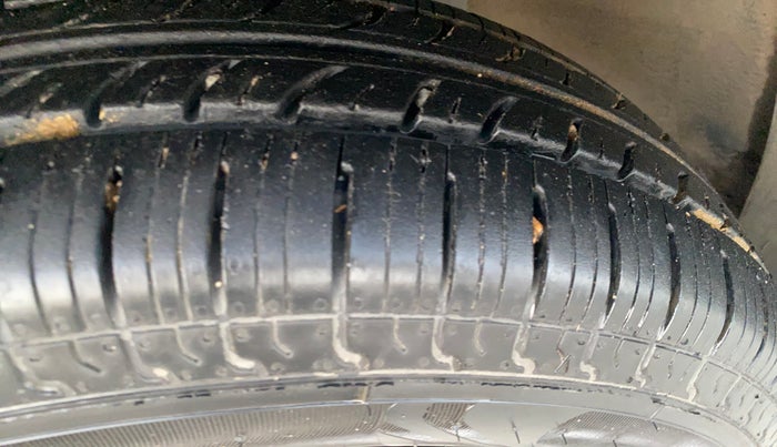2019 Renault TRIBER RXZ, Petrol, Manual, 72,819 km, Left Front Tyre Tread