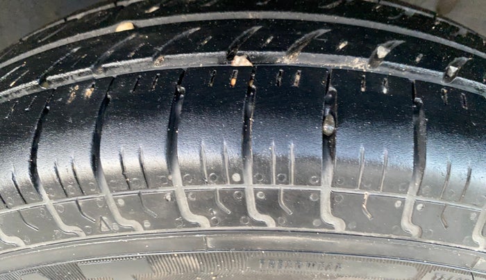 2019 Renault TRIBER RXZ, Petrol, Manual, 72,819 km, Left Rear Tyre Tread