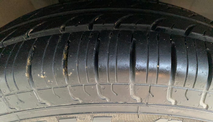 2019 Renault TRIBER RXZ, Petrol, Manual, 72,819 km, Right Front Tyre Tread