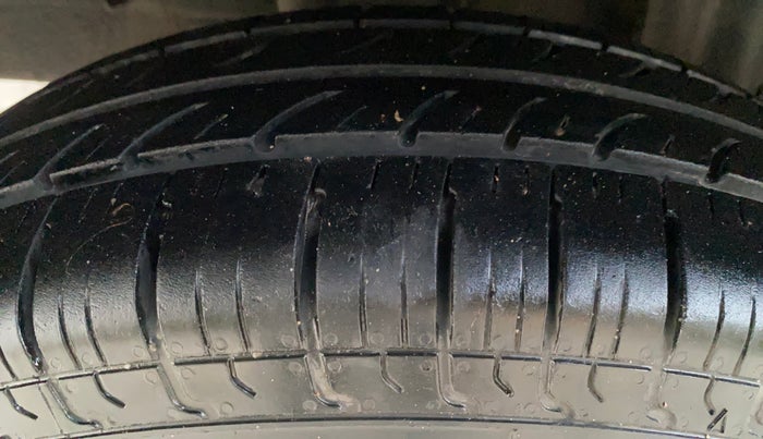 2019 Renault TRIBER RXZ, Petrol, Manual, 72,819 km, Right Rear Tyre Tread