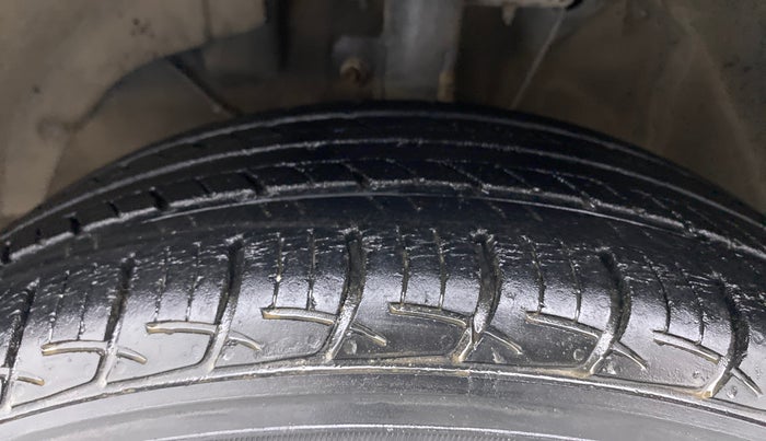 2017 Maruti Baleno DELTA PETROL 1.2, Petrol, Manual, 55,940 km, Left Front Tyre Tread