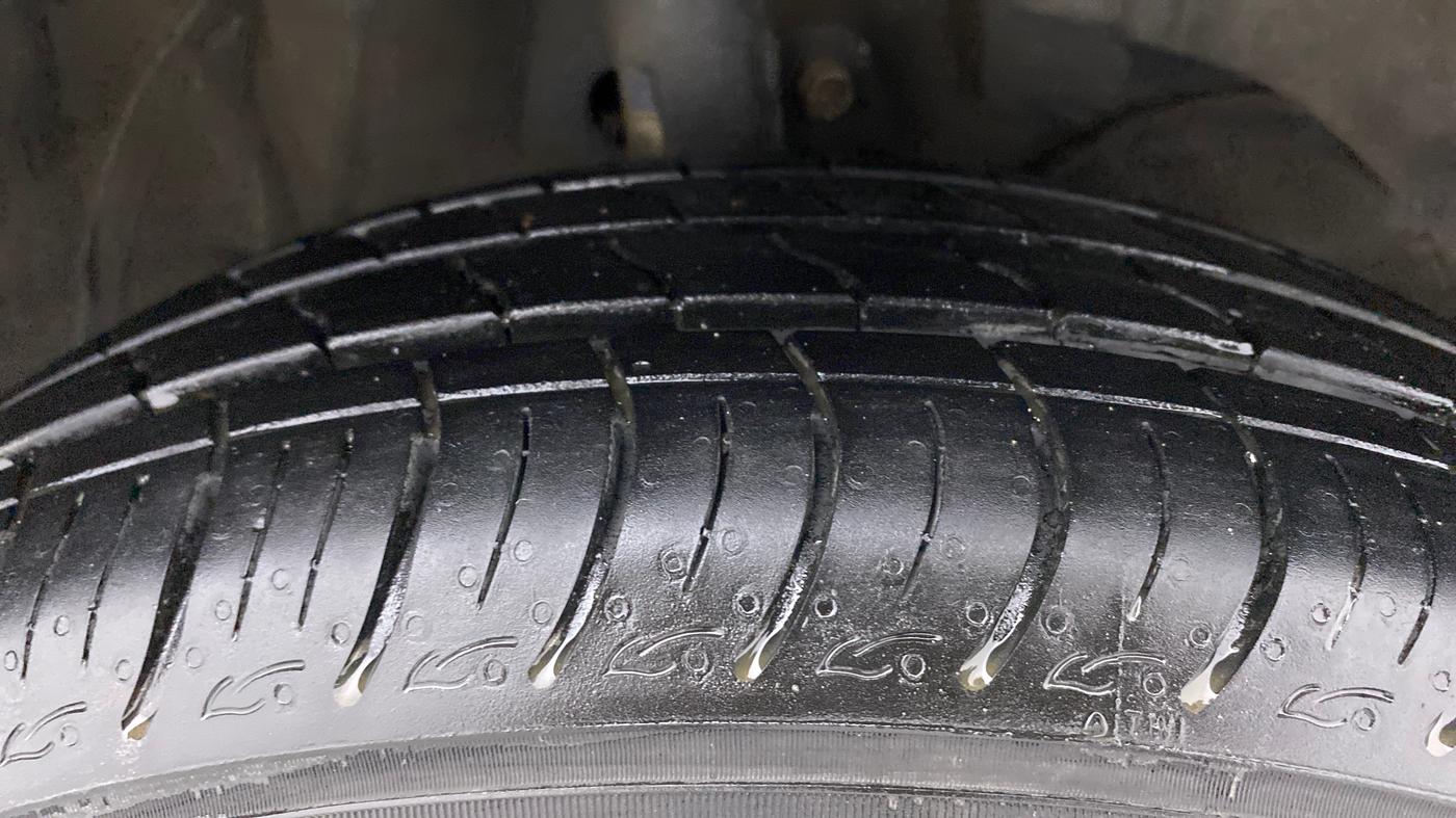 2017 Maruti Baleno DELTA PETROL 1.2, Petrol, Manual, 55,940 km, Right Front Tyre Tread
