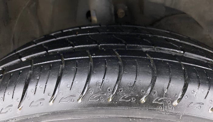 2017 Maruti Baleno DELTA PETROL 1.2, Petrol, Manual, 55,940 km, Right Front Tyre Tread